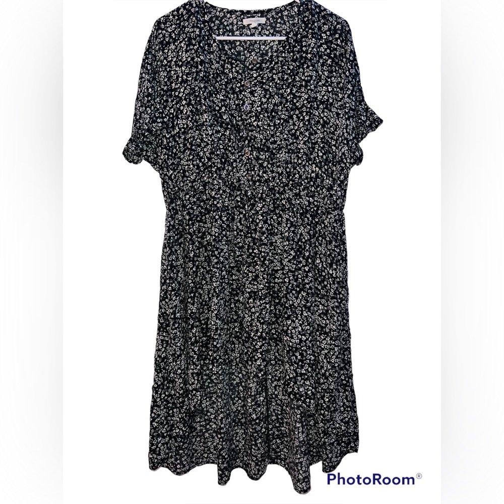 Maurices Hi-Low black floral shirt, size Large